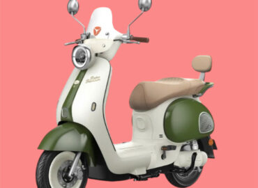 * Xe điện YADEA OVA màu xanh cung điện tại Showroom Mai Mạnh * Màn hình LCD đa sắc của xe điện YADEA OVA